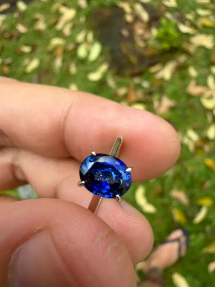 Blue sapphire 1,3ct with gold