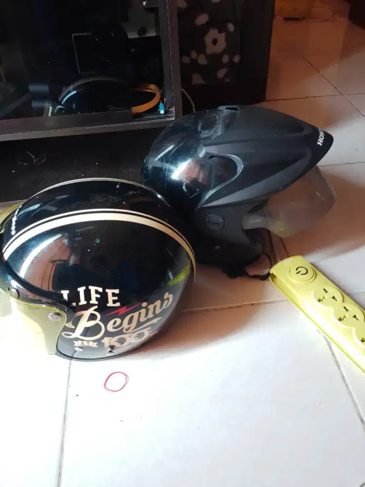 Helm carglos dan honda