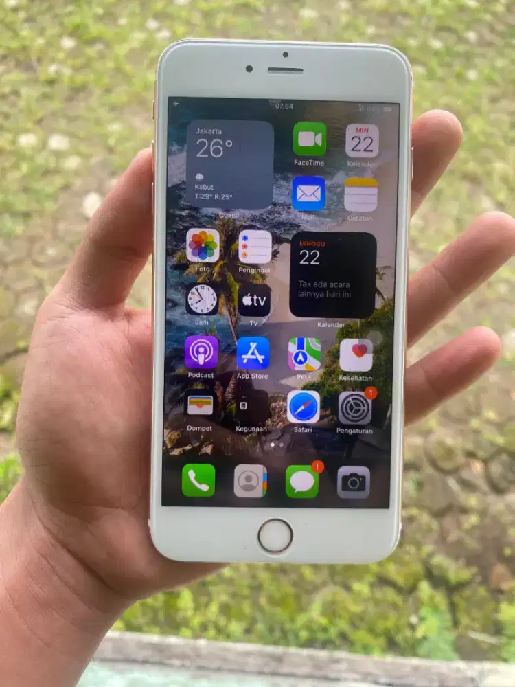 Iphone 6s plus 64 gb lengkap no minus siap pakai