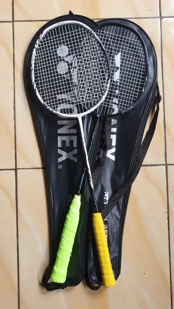 Raket yonex astrox 99 pro dan voltric z force