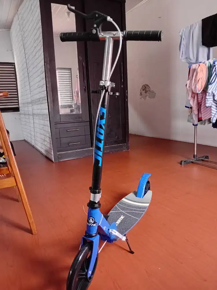 Skuter Exotic Biru