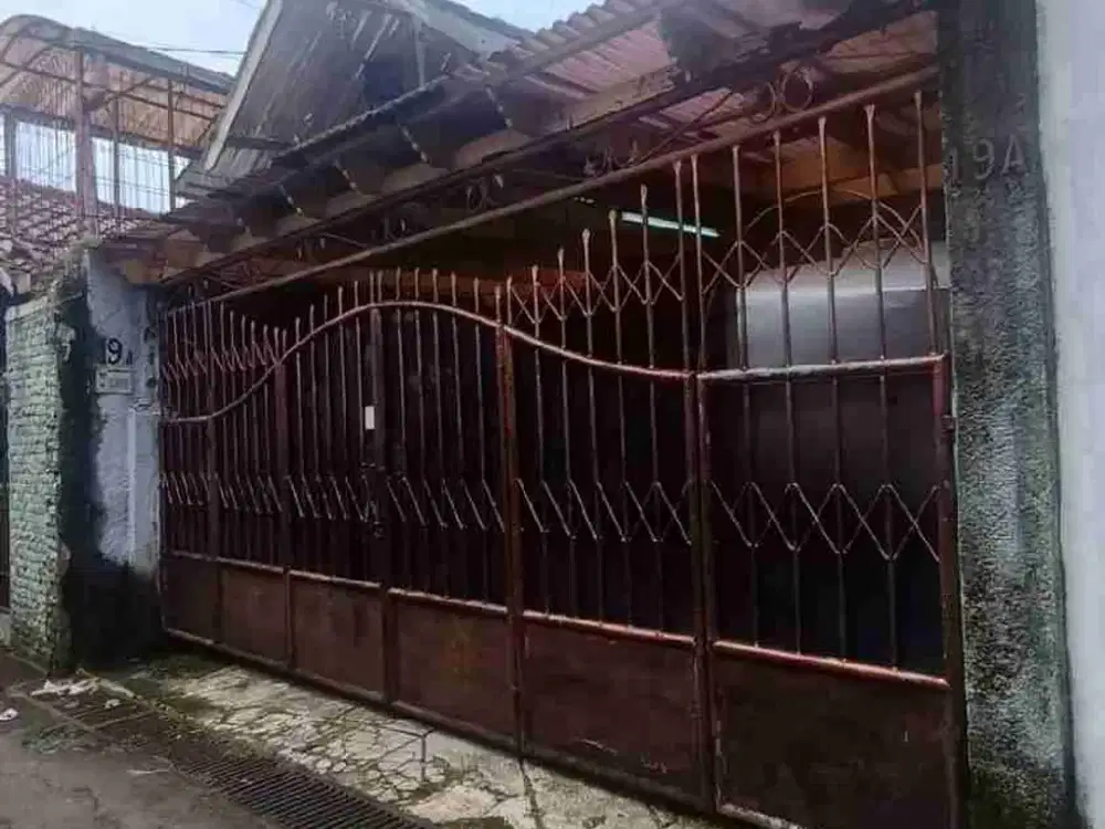 Rumah Lama di Jl Gang Abadi Jagakarsa Jakarta Selatan