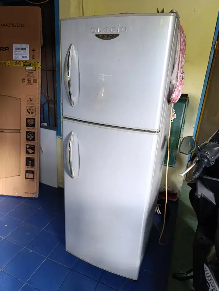 Dijual kulkas Toshiba Glacio 2 pintu