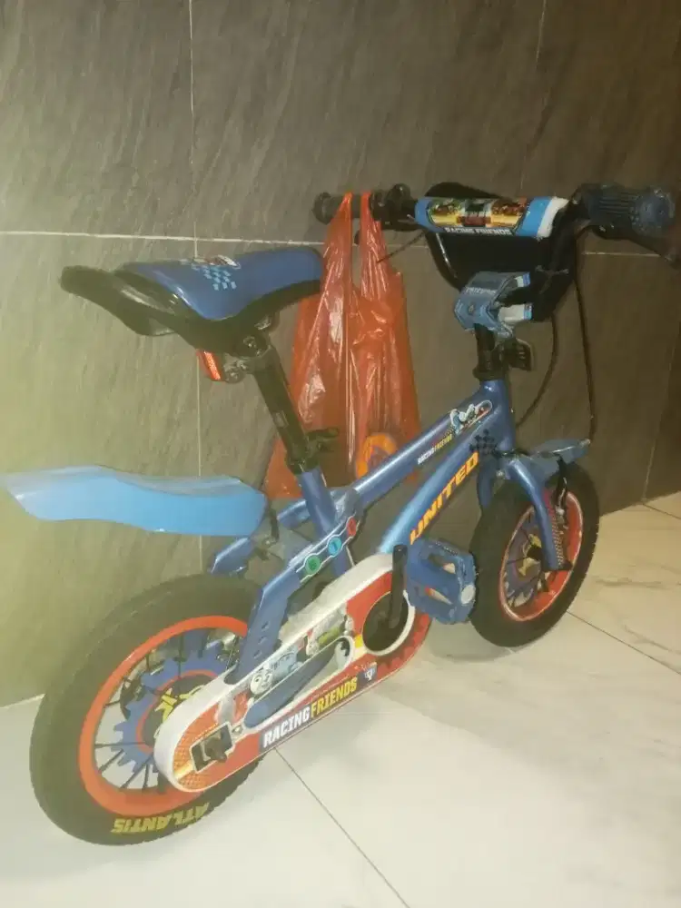 Sepeda united bekas bagus ada roda 4