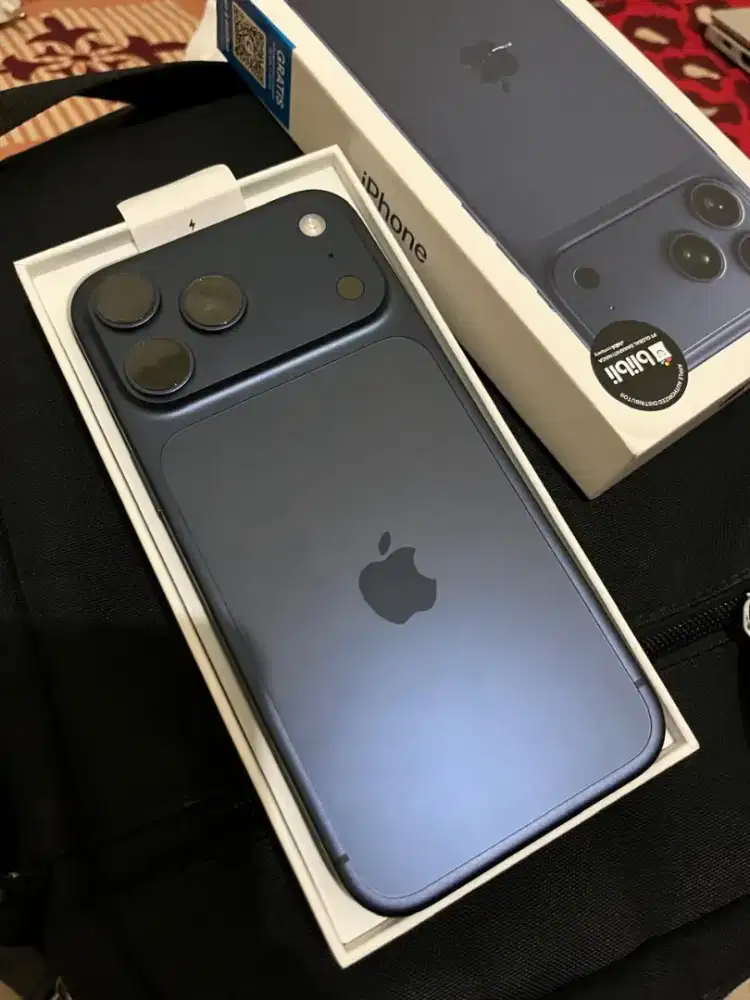 iphone 17 pro max ibox ( 256)  Blue cc 15