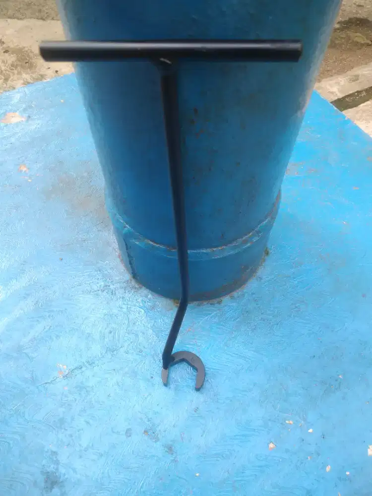 Kunci tangki bensin vespa old