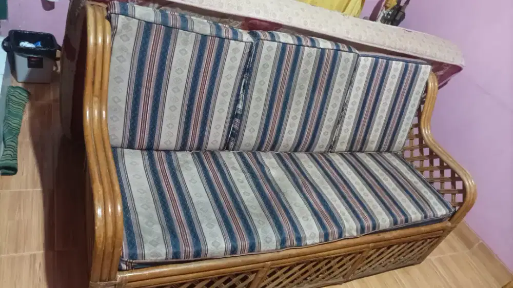 1 Set Kursi dan Meja Tamu Bahan Rotan