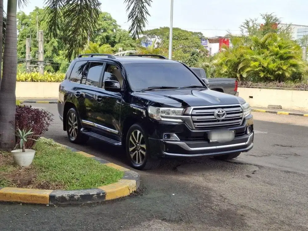 LAND cruiser UK v8 at 2012