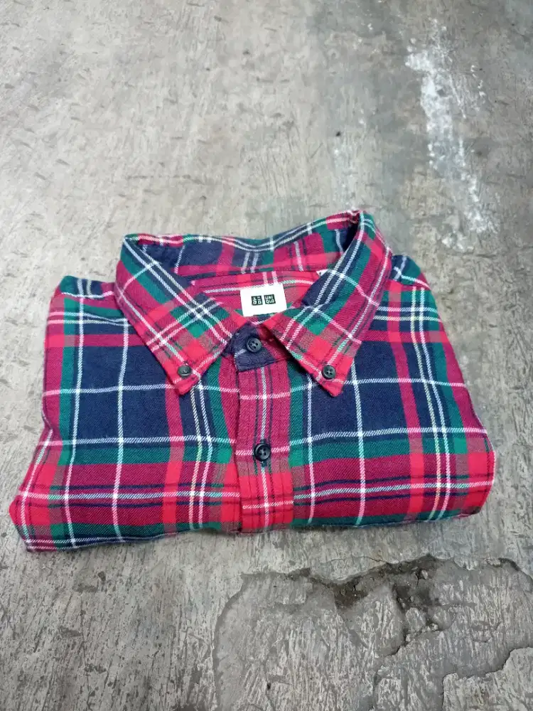 Kemeja flanel uniqlo
