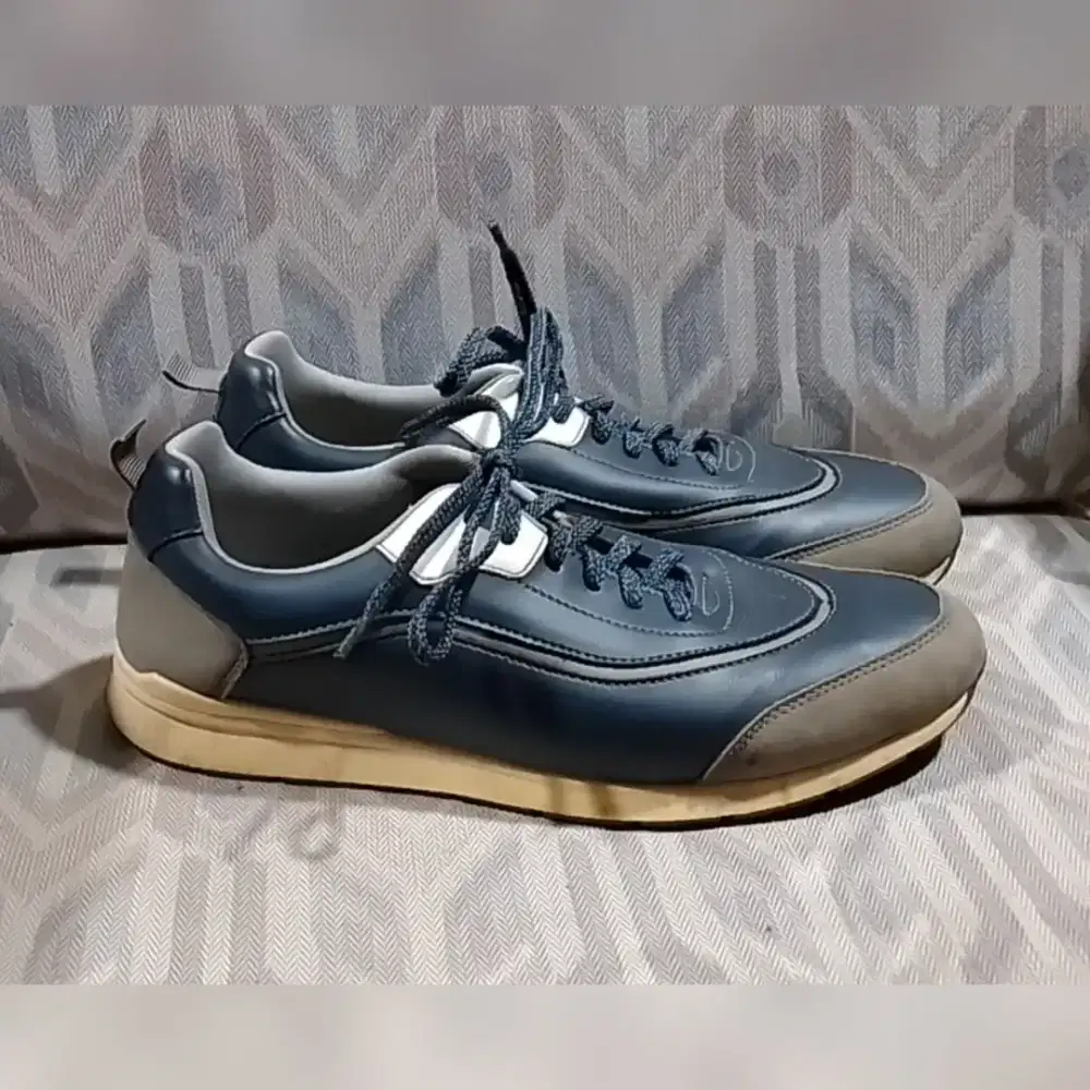 Size 43 sepatu kulit antton co navy kulit sneakers