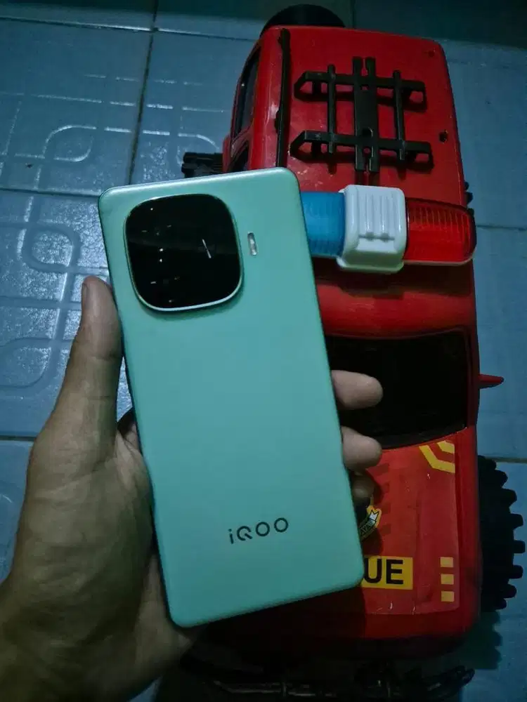 Iqoo z9 5G 12/256gb