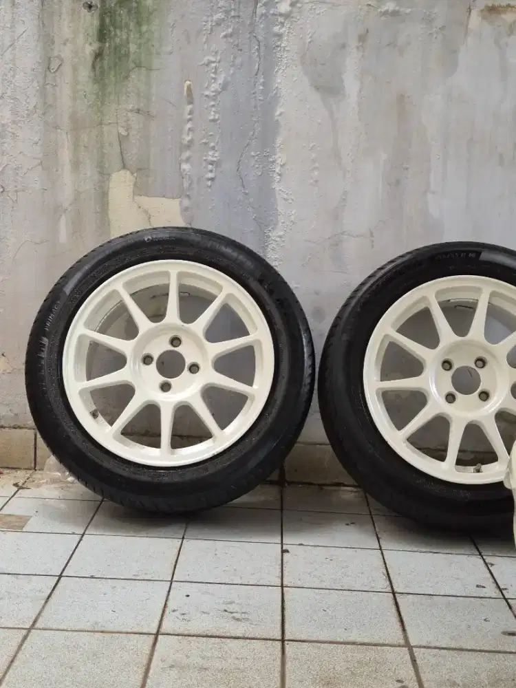 Velg original Rota R Spec R16 lebar 7 et45  ban Michelin 195 55 16
