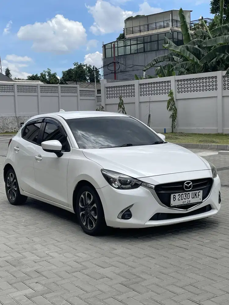 Mazda 2 R 1.5 AT 2018 Low Kilometer