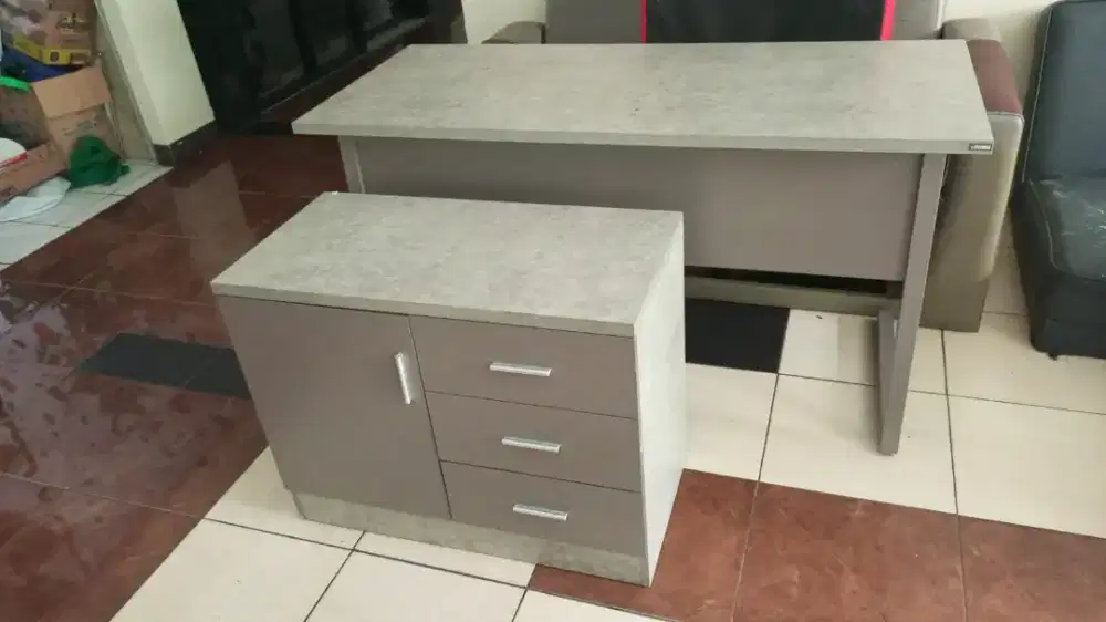 Meja kerja set informa