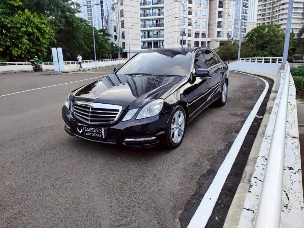 Mercedes Benz E300 Avantgarde 2011 sedan antik hitam
