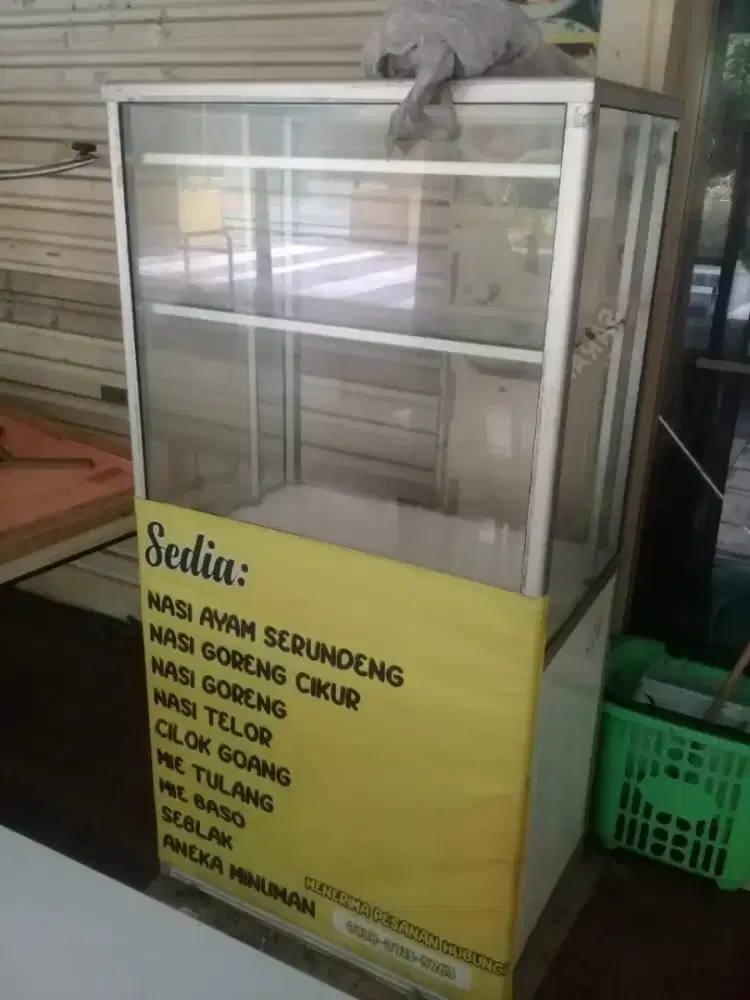 Etalase makanan bekas