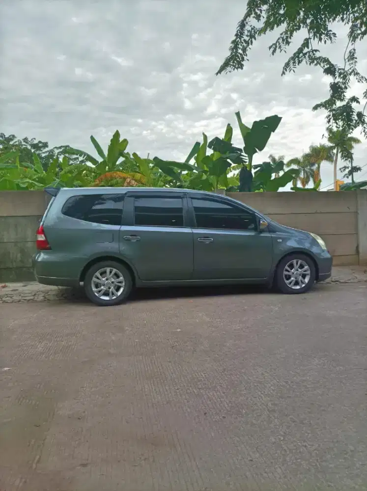 Jual Nissan Grand Livina Abu-abu 2007 1.5 xv Matic pajak hidup