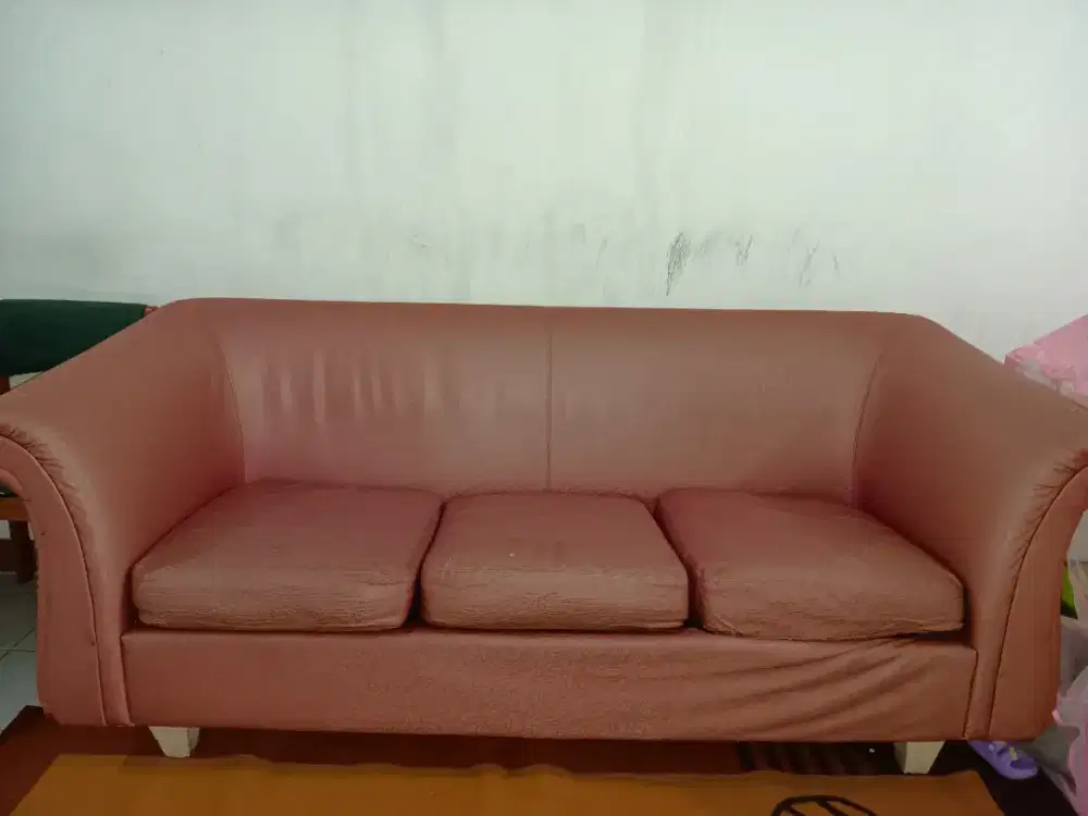 sofa panjang merah muda