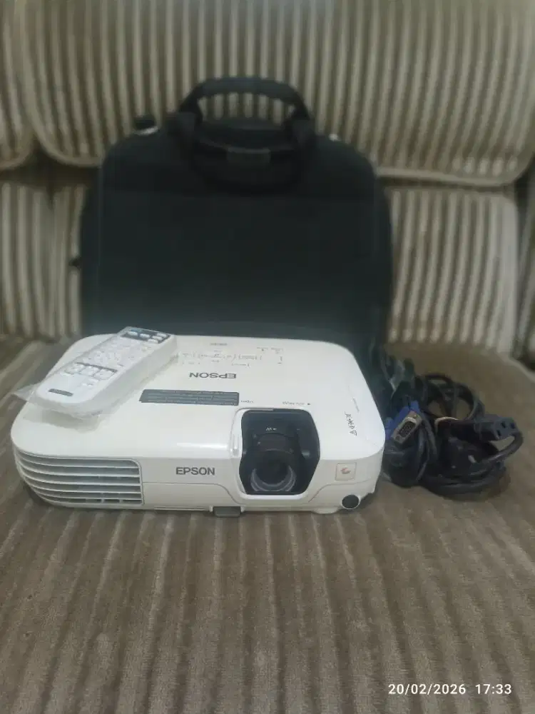 Proyektor Epson EB X7