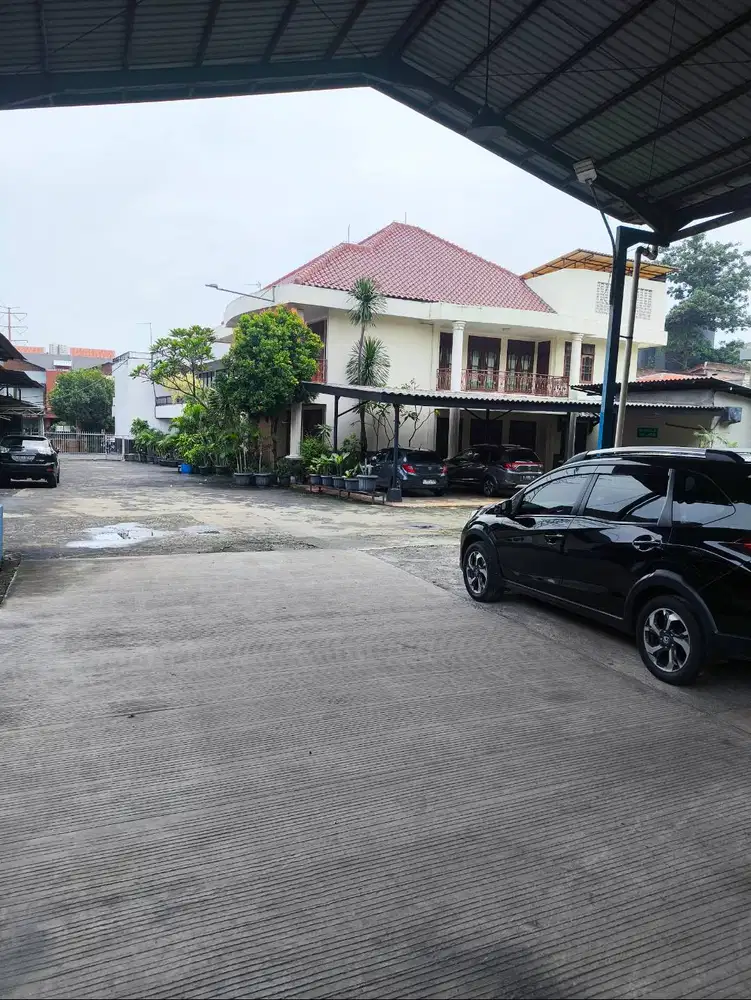 Rumah + Gedung Kantor + Bengkel + Tanah Luas 2.160 m² di Jalan Basuki