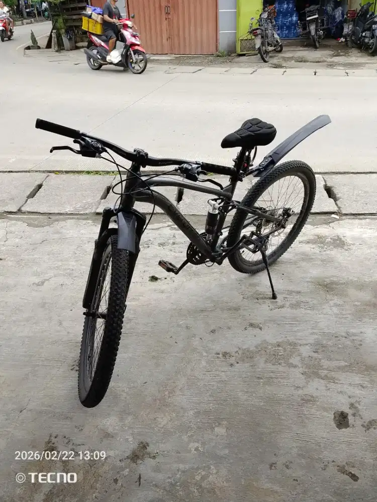 Dijual, sepeda Full suspensi