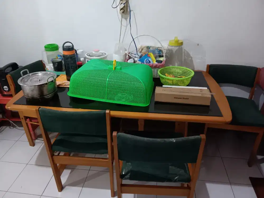 set meja makan & kursi
