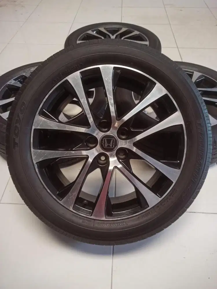 Velg R18' plus Ban Toyo