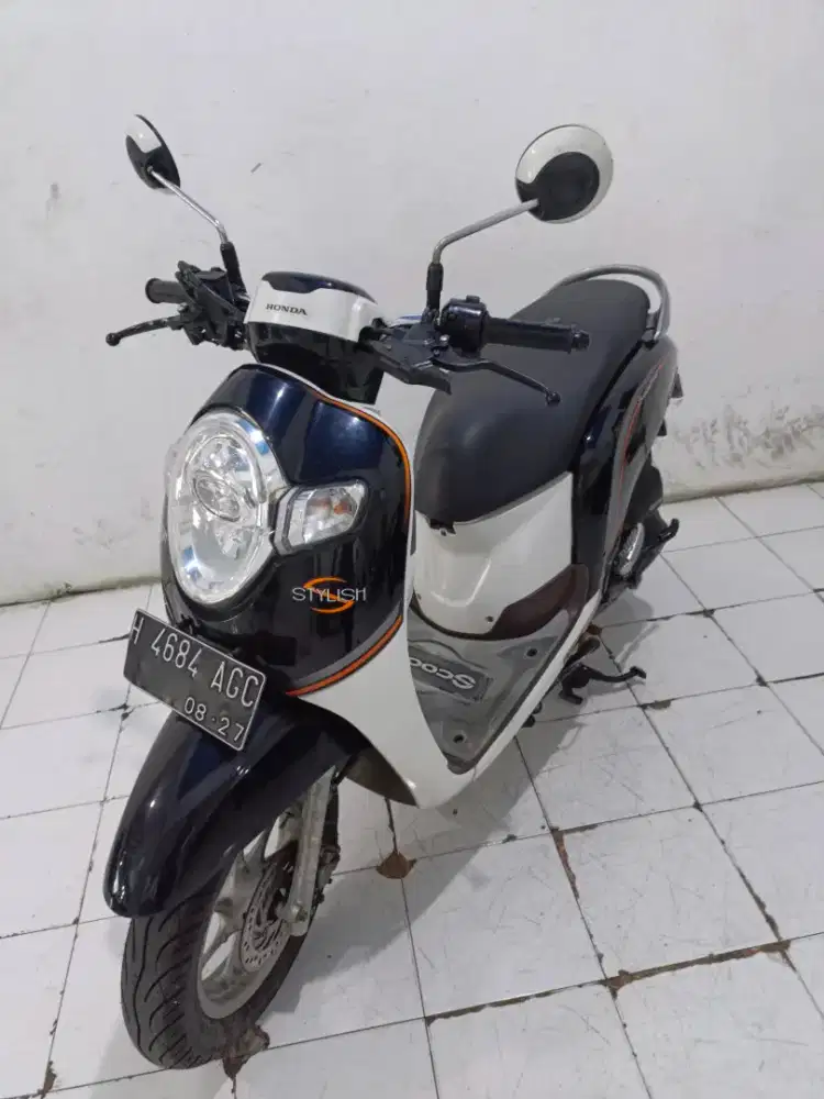 scoopy 2017 hitam