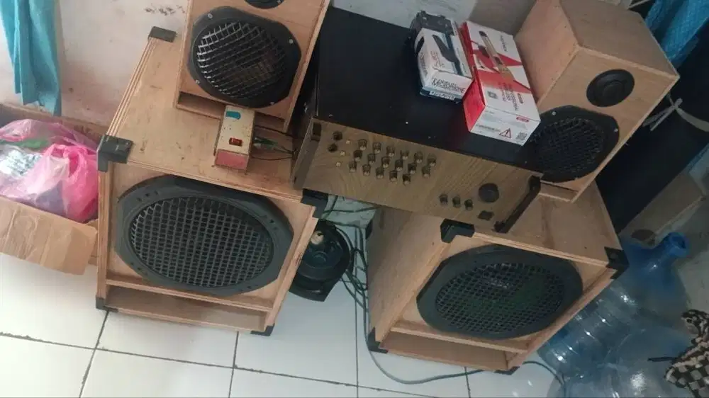 Amplifier rakitan stereo