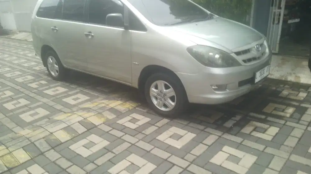 Toyota Kijang Innova 2006 Bensin
