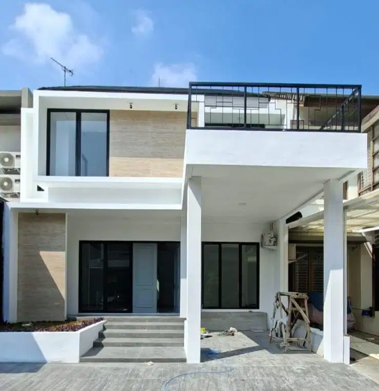 HOT SALE!!!RUMAH MEWAH BRANDNEW SIAP HUNI LOKASI STRATEGIS AMAN NYAMAN