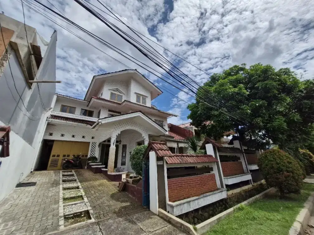 Rumah di Jual siap huni di perumahan Wisma Cakra dekat Pintu Toll Limo di area Limo - Cinere