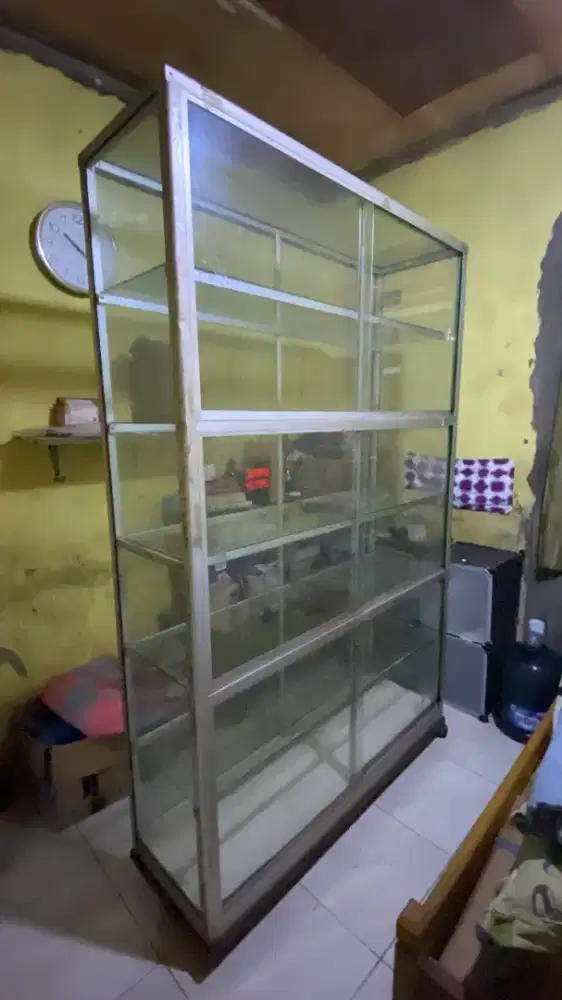 Etalase bekas ukuran 2mx2m