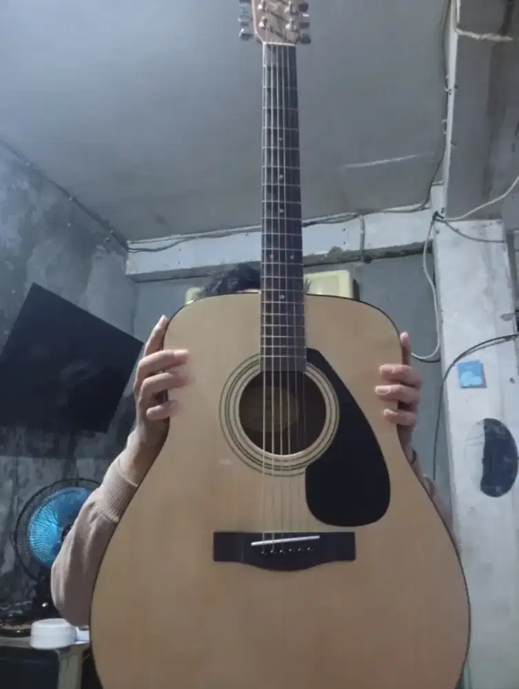 Gitar yamaha F130