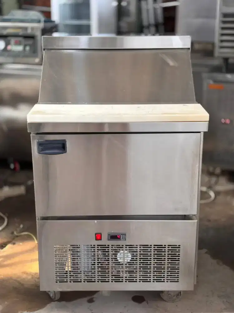 BEST DEAL UNDERCOUNTER CHILLER SALAD 1 PINTU

Ukuran 68x75x90
+ Pan