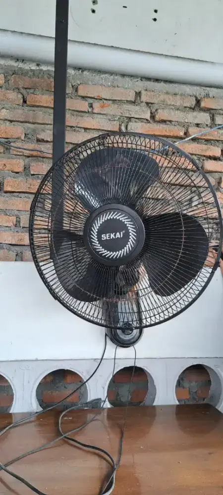 Kipas angin dinding merk Sekai