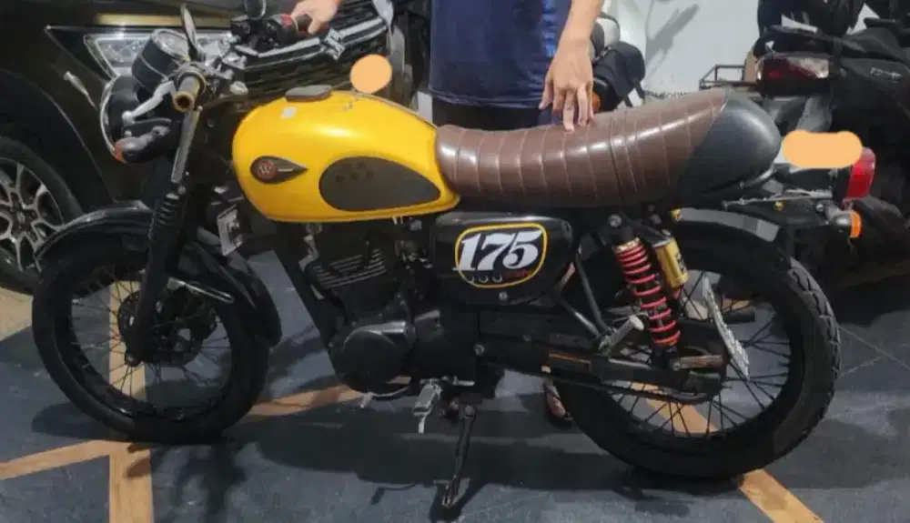 Kawasaki w 175 cafe