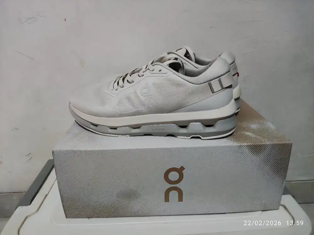 Preloved Dijual sepatu On Cloud Women Pearl Truffle US 8.5 EU 40 UK 65