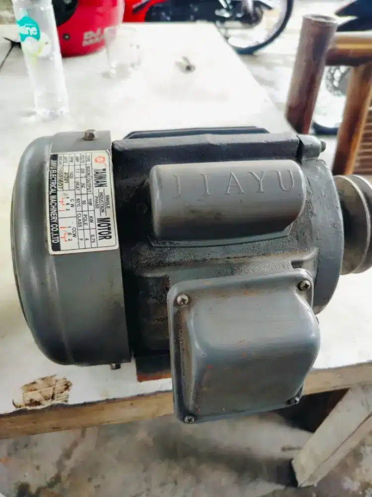 Mesin dinamo penggerak