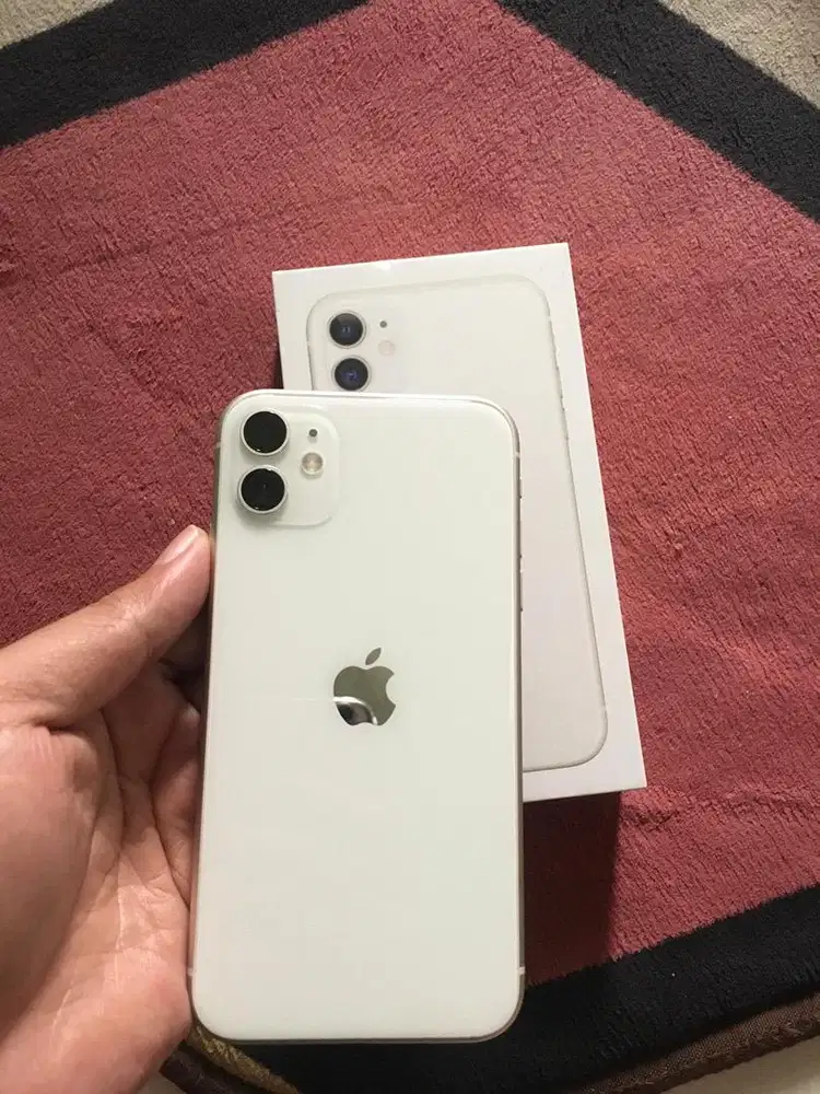 bismillah jual iphone 11 ex ibox pemakaian baru 2bulan beli dari baru