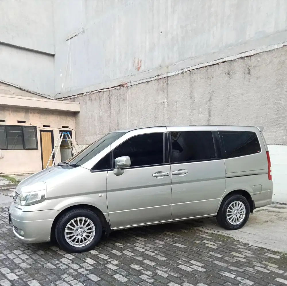 Nissan Serena 2011 Bensin