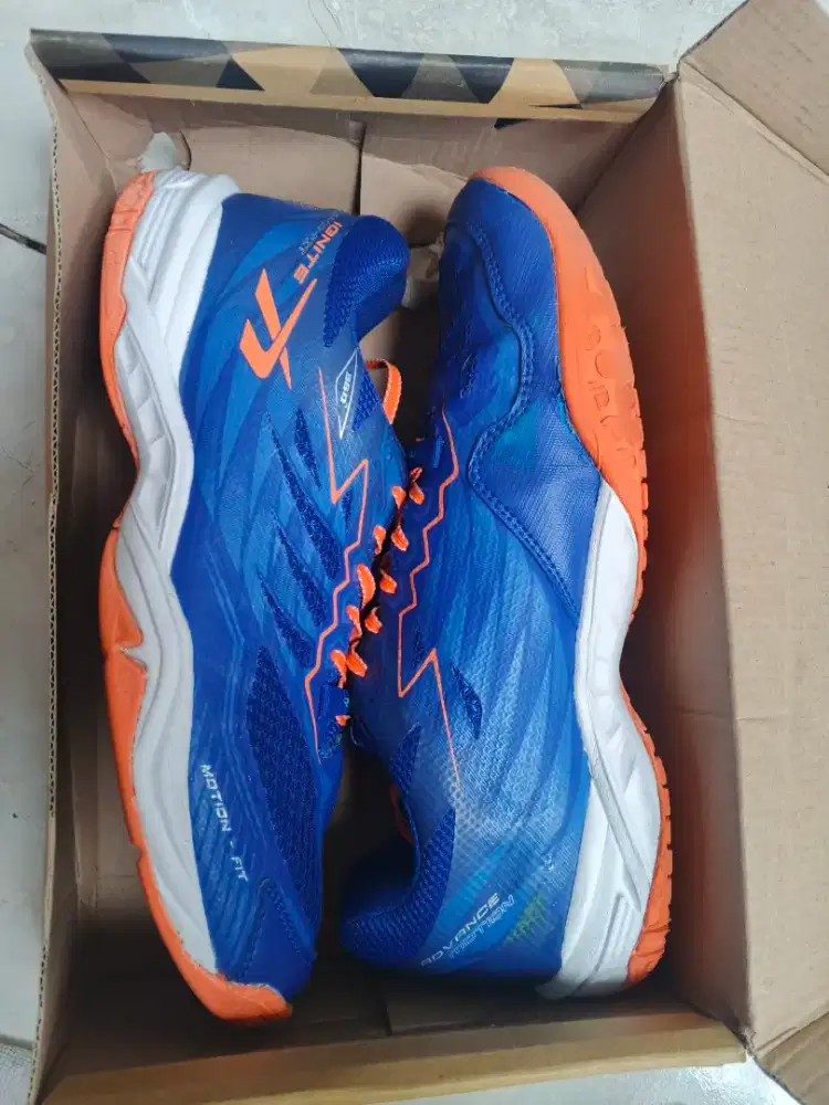 SEPATU BADMINTON SPOTEC