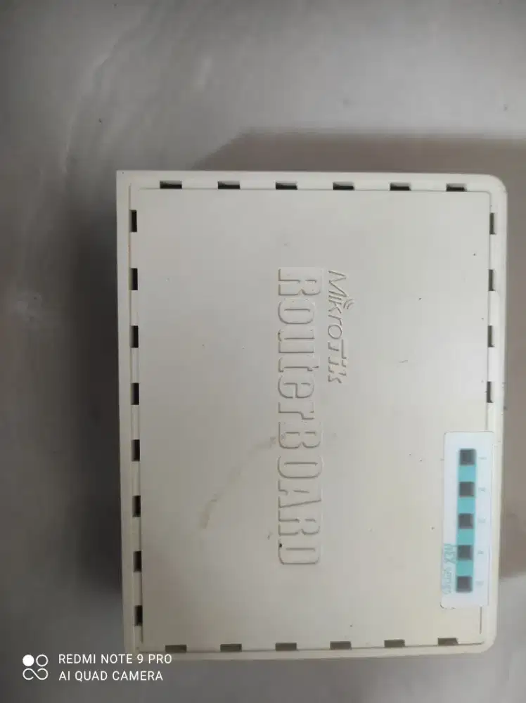 Mikrotik bekas tipe 750r2