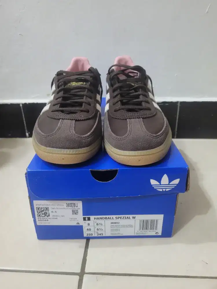 Sepatu adidas handball spezial,bnib,size 40