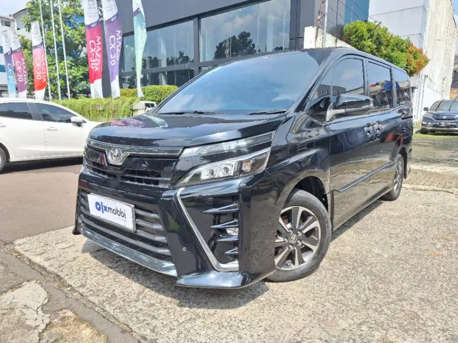 DP MURAH Toyota Voxy 2.0 Bensin-AT 2018 Hitam CPVDB