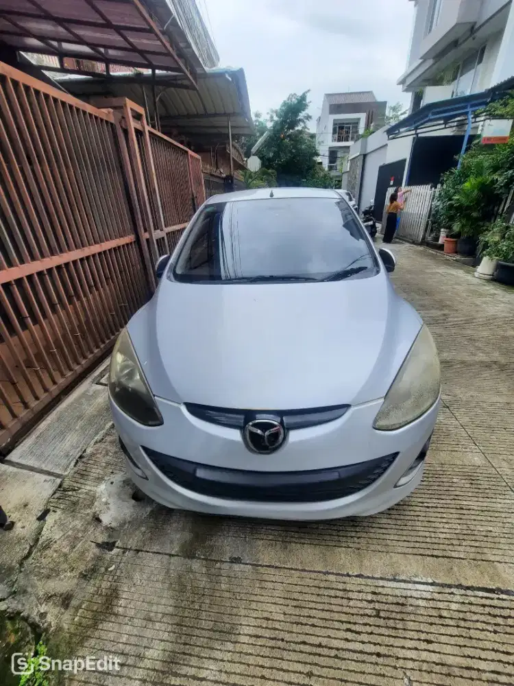 Dijual Mobil Mazda 2 Silver 2011