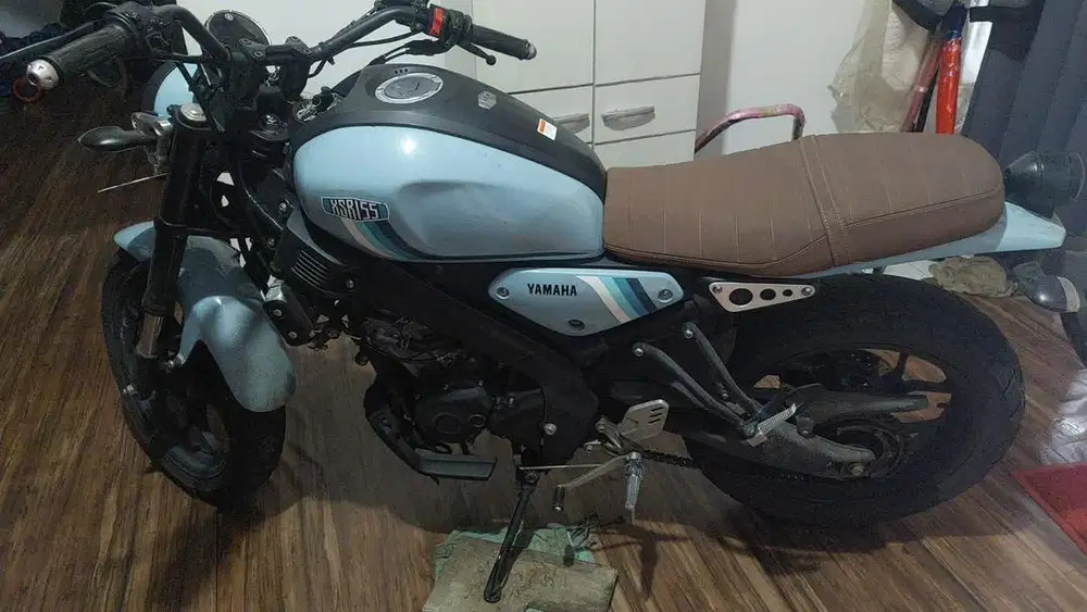 Yamaha XSR 155, blue sky