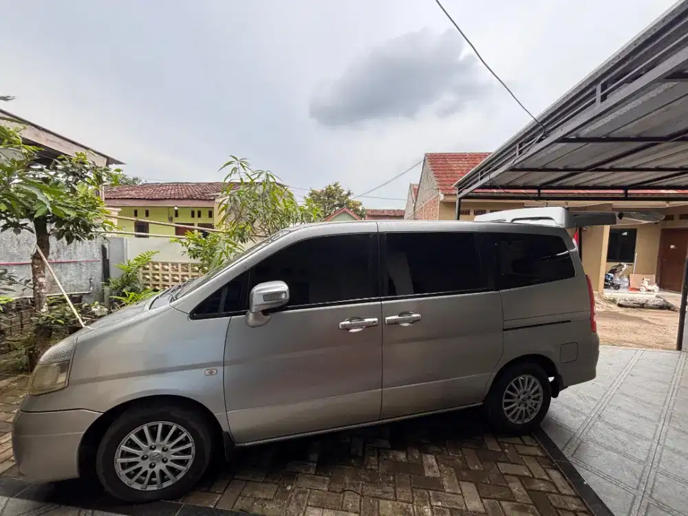 Nissan serana 2012 pajak on