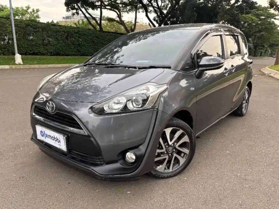 DP MURAH Toyota Sienta 1.5 V Bensin-AT 2018 Abu-Abu CBMKB