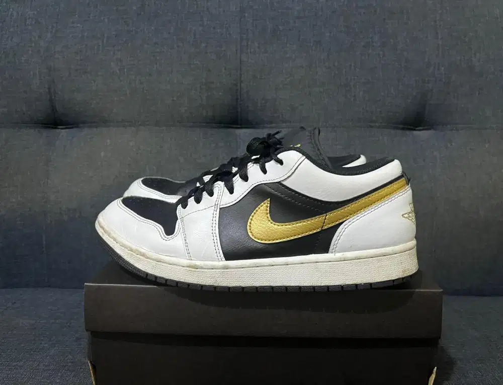 Sepatu Nike Air Jordan 1 Low White Black Gold